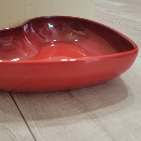 Le Creuset Heart-Shaped Red Stoneware Bakeware Bowl Cerise Seoul - Picture 3 of 6